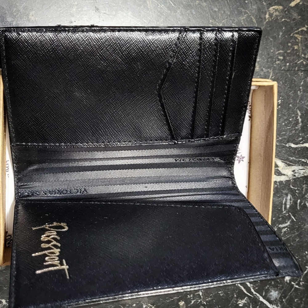 Victoria's Secret Rare Leopard and Stripe Wallet N Passport HOLDER - Picture 2 of 3
